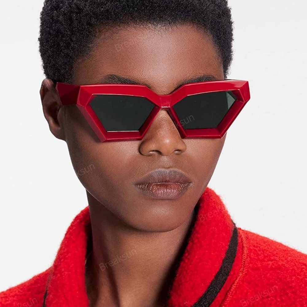 - RED RETRO RUNWAY THICK  FRAME CAT EYE SUNGLASSES FOR TRENDY WOMAN *NEW*